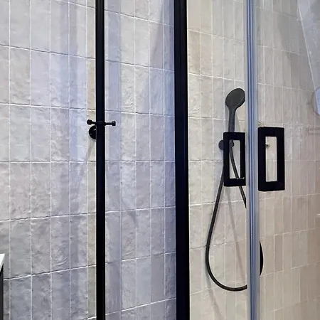 דירה Large Studio Near Pere-lachaise פריז